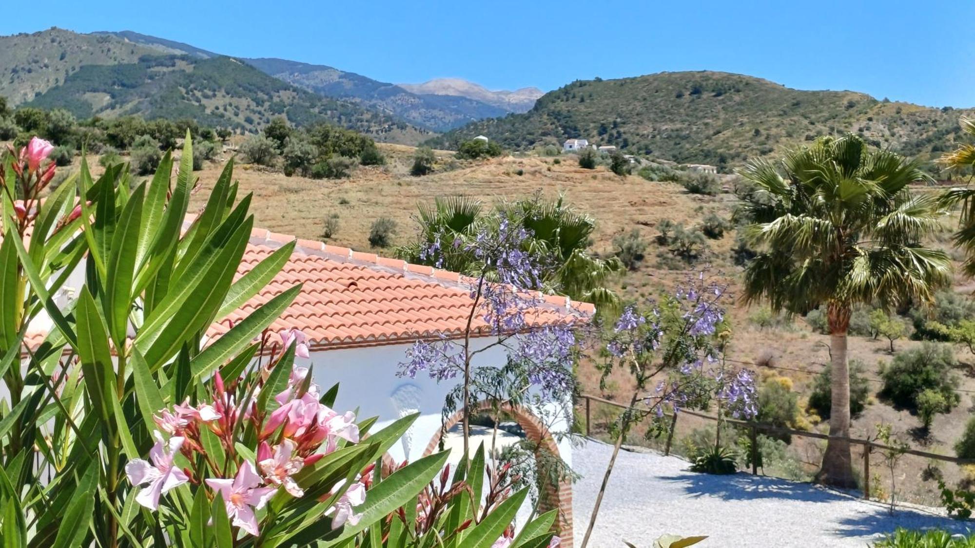 Lovely With Heated Pool & Countryside Views Near Sedella, Andalucia Casa vacanze *